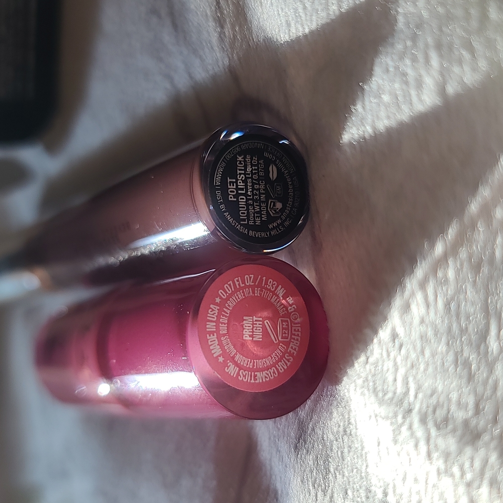 BRAND NEW MAKEUP! - Picture 3 of 6